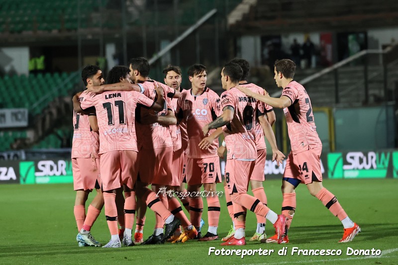 Serie B 2024-2025: Sassuolo e Pisa volano in Serie A, Cosenza retrocesso, occhi puntati su playoff e playout Serie B 2024-2025: Sassuolo e Pisa volano in Serie A, Cosenza retrocesso, occhi puntati su playoff e playout