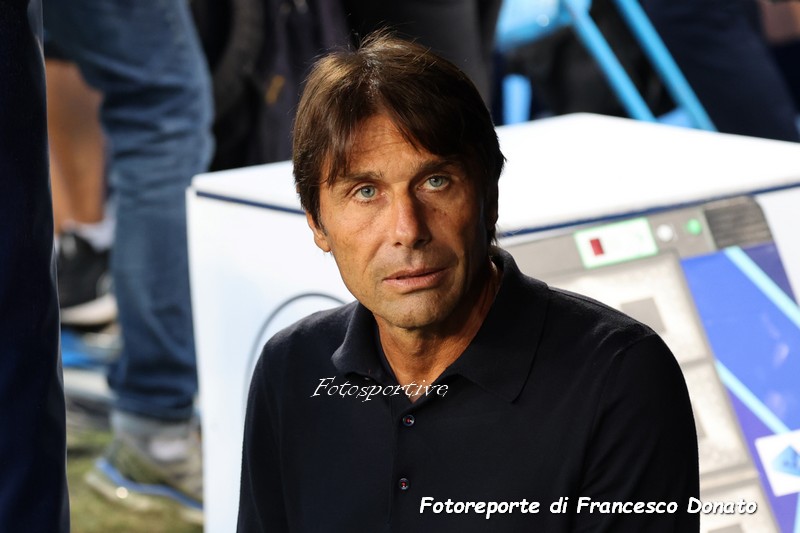Antonio Conte confermato sulla panchina del Napoli: De Laurentiis annuncia il rinnovo