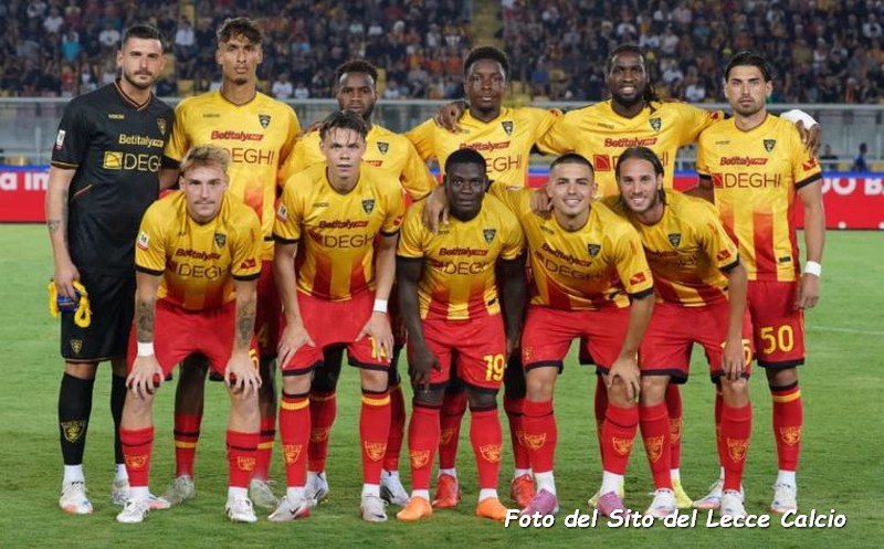 Lecce trionfa in Coppa Italia: 2-0 alla Juve Stabia nonostante l’inferiorità numerica