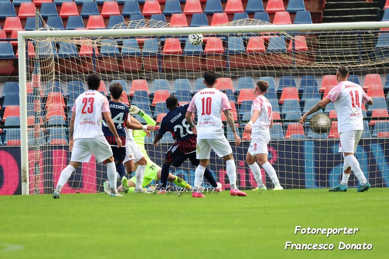 Cosenza da urlo: battuto il Benevento 2-1 e aggancio al secondo posto