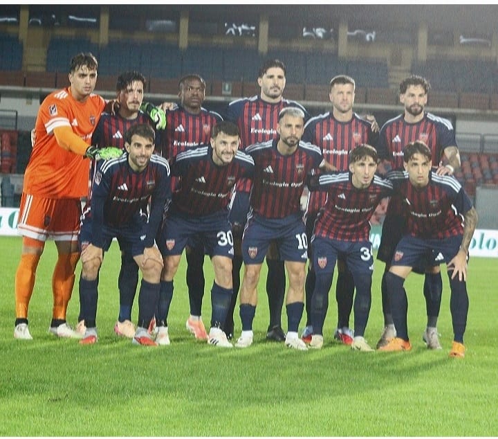 Cosenza travolge il Casarano: 4-1 al Marulla e aggancia al Benevento Cosenza travolge il Casarano: 4-1 al Marulla e aggancia al Benevento